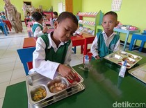 Hari Pertama Makan Bergizi Gratis di Banyumas, 2.740 Porsi Dibagikan