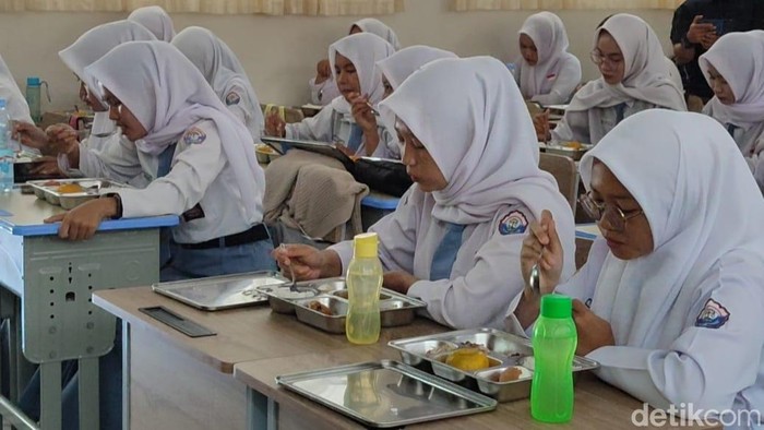Makan bergizi gratis di Pangandaran mulai disalurkan