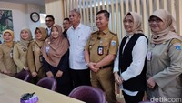 Wakil Menteri Sosial Agus Jabo Priyono menjelaskan bahwa menu hari ini berupa ayam tepung, tahu goreng, sayur kacang panjang dan jeruk. Agus mengatakan menu susu tidak setiap hari disediakan dalam makan bergizi gratis.  