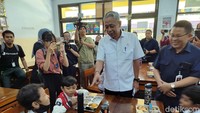 Ia mengatakan bahwa pemerintah menargetkan menu susu akan hadir seminggu itu sebanyak 2 sampai 3 kali.  