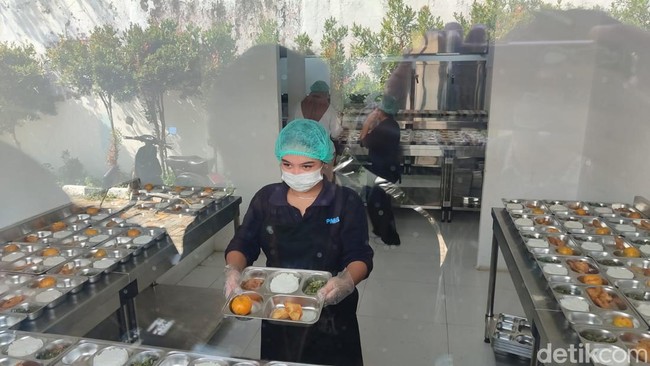 Serba-serbi Hari Pertama Makan Bergizi Gratis