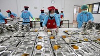 Dapur Kebayunan yang menjadi salah satu mitra mandiri Badan Gizi Nasional ( BGN) ini memiliki 5 dapur dalam satu lokasi, sehingga bisa memproduksi 16.203 Makan Bergizi Gratis (MBG) setiap hari.