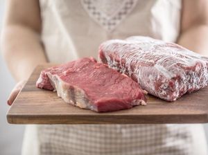 4 Cara Tepat dan Aman Melumerkan Makanan Beku