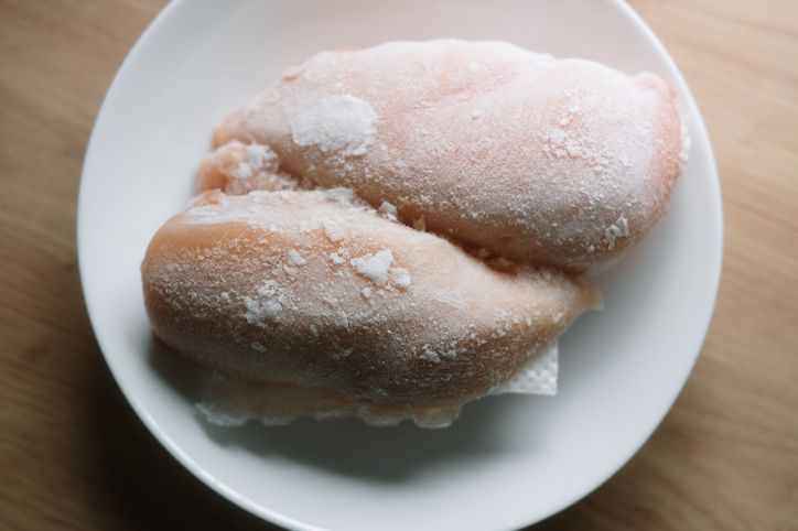 4 Cara Tepat dan Aman Melumerkan Makanan Beku