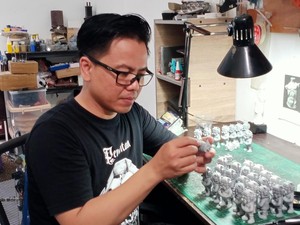 Ngalam Mbois: Terinspirasi Komik, Mikhael Yusak Mendunia Lewat Action Figure