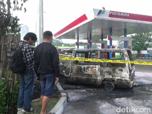 Minibus Terbakar Saat Hendak Isi BBM di SPBU Tempeh Lumajang