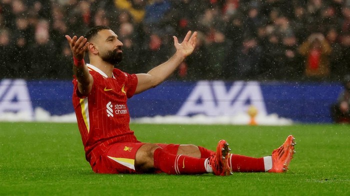 Soccer Football - Premier League - Liverpool v Manchester United - Anfield, Liverpool, Britain - January 5, 2025 Liverpools Mohamed Salah celebrates scoring their second goal REUTERS/Phil Noble EDITORIAL USE ONLY. NO USE WITH UNAUTHORIZED AUDIO, VIDEO, DATA, FIXTURE LISTS, CLUB/LEAGUE LOGOS OR LIVE SERVICES. ONLINE IN-MATCH USE LIMITED TO 120 IMAGES, NO VIDEO EMULATION. NO USE IN BETTING, GAMES OR SINGLE CLUB/LEAGUE/PLAYER PUBLICATIONS. PLEASE CONTACT YOUR ACCOUNT REPRESENTATIVE FOR FURTHER DETAILS..