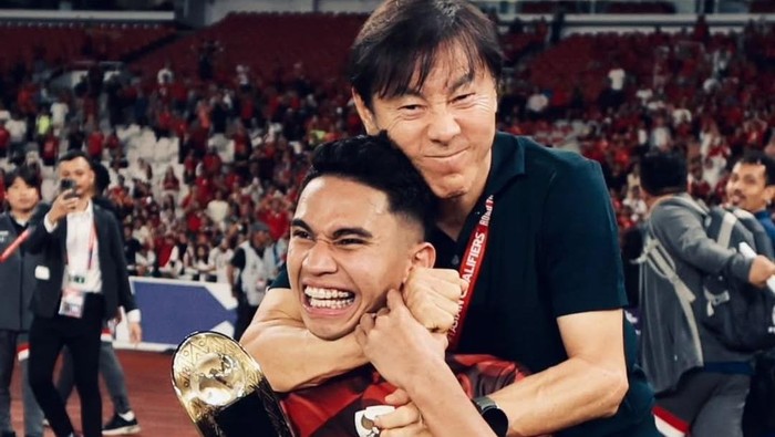 Momen Marselino Ferdinan bersama Shin Tae-yong.