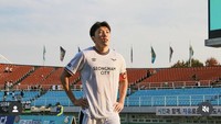 Shin Jae Won turut meluapkan emosinya di unggahan Instagram Story.  Ia mengingatkan kembali jasa ayahnya buat Timnas Indonesia selama lima tahun. Foto: Instagram @shin_jaewon77 / @cha_youngjoo