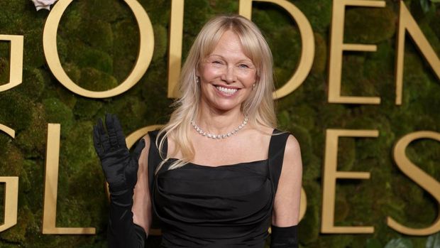 BEVERLY HILLS, CALIFORNIA - JANUARY 05: Pamela Anderson attends the 82nd Annual Golden Globe Awards at The Beverly Hilton on January 05, 2025 in Beverly Hills, California. (Photo by Matt Winkelmeyer/WireImage)