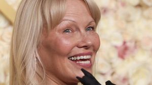 Foto Pamela Anderson No Makeup di Golden Globes, Diam-diam Ingin Makeup Lagi
