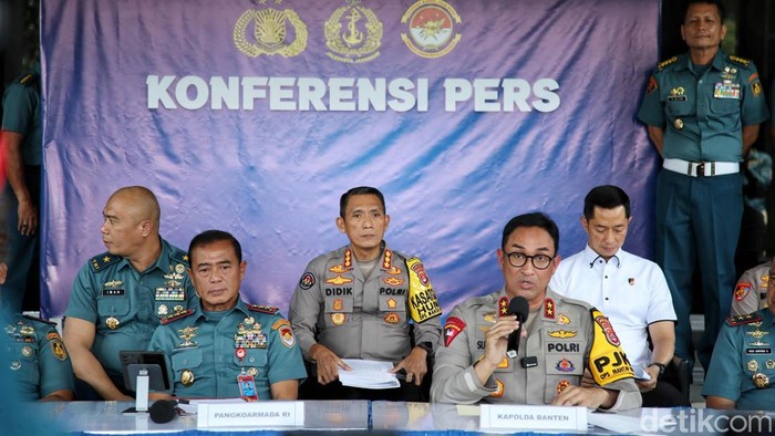 Total ada 3 oknum anggota TNI AL diperiksa Puspomal terkait penembakan bos rental mobil di rest area Km 45 Tol Tangerang-Merak. Peran ketiganya saat ini sedang diselidiki.