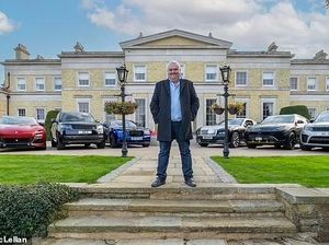 Saat Kecil Mau Dibunuh Ibu, Peter Kini Jadi Bos Mobil dan Punya Istana