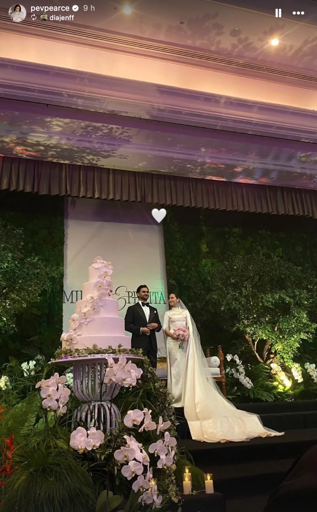 Pevita Pearce dan Mirzan Meer diketahui telah resmi menikah pada Minggu (20/10/2024) di Malaysia. Baru-baru ini keduanya menggelar resepsi pernikahan mereka yang juga diadakan di Kuala Lumpur, Malaysia. Foto: Instagram/@pevpearce