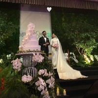 Pevita Pearce dan Mirzan Meer diketahui telah resmi menikah pada Minggu (20/10/2024) di Malaysia. Baru-baru ini keduanya menggelar resepsi pernikahan mereka yang juga diadakan di Kuala Lumpur, Malaysia. Foto: Instagram/@pevpearce