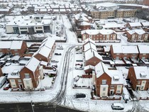 Potret Rumah-rumah di Inggris Tertutup Salju