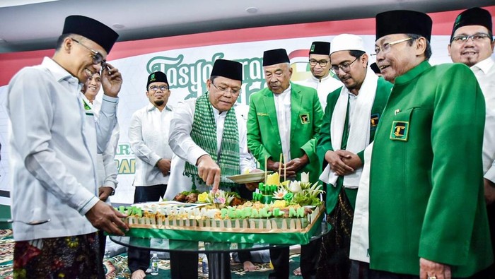 PPP Gelar Tasyakuran Harlah Ke-52 Partai Persatuan Pembangunan (PPP) menggelar kegiatan Tasyakuran Harlah ke-52. Begini suasananya.