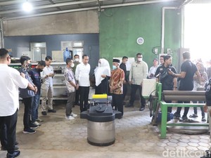 Kagum Jokowi Saat Lihat Limbah Plastik Bisa Jadi BBM di Banjarnegara