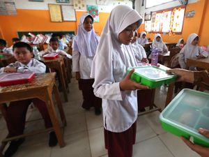 Pemerintah Perkuat Pembangunan Papua Lewat Program MBG hingga Kopdes