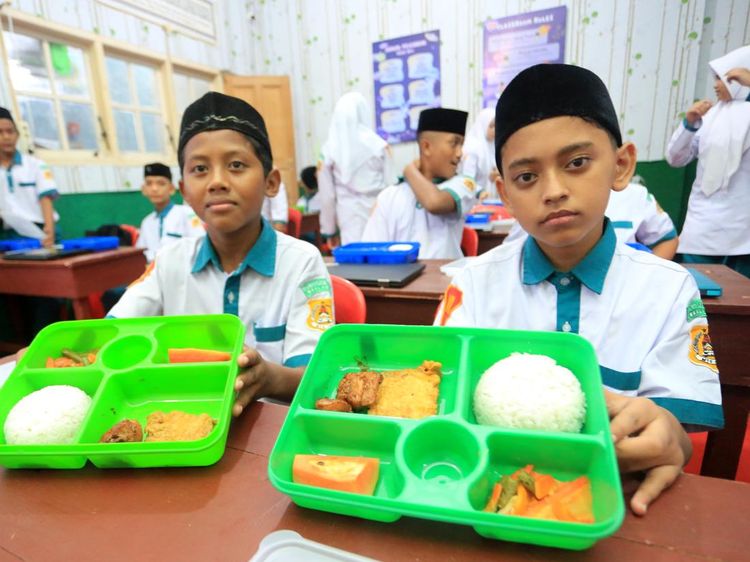 Suasana Makan Bergizi Gratis di Aceh
