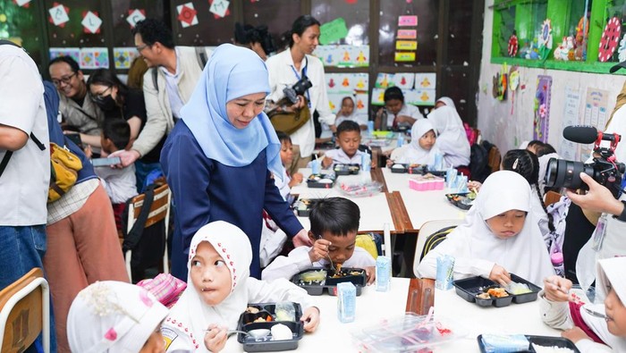 Program Makan Bergizi Gratis Resmi Diluncurkan, ini Kata Khofifah