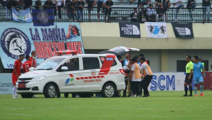 Rayhan Utina Dilarikan ke RS saat Persela Lawan Persipal