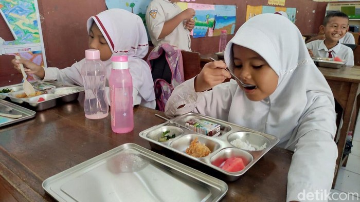 Ribuan paket makan bergizi gratis di sidoarjo mulai didistribusikan