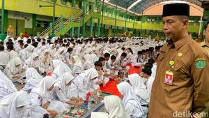 Ribuan Paket Makan Bergizi Gratis Mulai Dibagikan di Sidoarjo