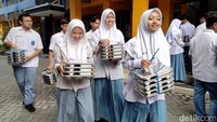 Dari dapur 2 mendistribusikan makan bergizi gratis sebanyak 3003 porsi, dengan sasaran 8 sekolah (2.781 pelajar) TK 3 sekolah (65 pelajar) SD 1 sekolah (399 pelajar) SMP 1 sekolah (1.047 pelajar) SMA 3 sekolah (1.258 pelajar) Ibu Hamil 11 orang, Balita167 orang, Ibu menyusi 44 orang.