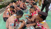 Dapur Satuan Pelayanan Pemenuhan dan Gizi (SPPG) Sidoarjo mendistribusikan 6003 paket makan bergizi gratis.