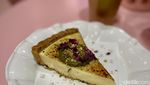 Cewek Kue Wajib Mampir! Kafe Serba Pink Ini Punya Dessert Cantik