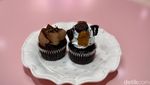 Cewek Kue Wajib Mampir! Kafe Serba Pink Ini Punya Dessert Cantik