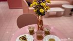 Cewek Kue Wajib Mampir! Kafe Serba Pink Ini Punya Dessert Cantik