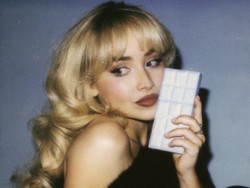 Sabrina Carpenter Rilis Parfum Bertema Kopi, Terinspirasi dari Lagu Espresso