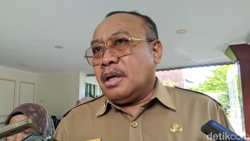Sekretaris Daerah Provinsi Nusa Tenggara Barat Lalu Gita Ariadi ditemui di Pendopo Gubernur NTB, Senin (6/1/2025). (Ahmad Viqi/detikBali)