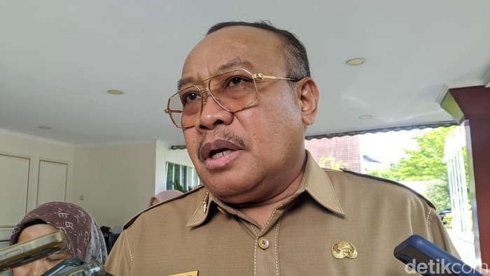 Sekretaris Daerah Provinsi Nusa Tenggara Barat Lalu Gita Ariadi ditemui di Pendopo Gubernur NTB, Senin (6/1/2025). (Ahmad Viqi/detikBali)