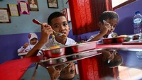Meski begitu, pelaksanaannya tidak hanya dilakukan untuk anak sekolah. tetapi juga ibu hamil, ibu menyusui, dan anak balita. 