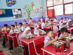 Makan Bergizi Gratis Dimulai Hari Ini, Ini Menunya di Berbagai Daerah