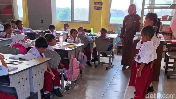 Siswa SD Negeri 195 Palembang menceritakan pengalaman selama libur