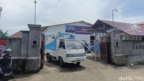 Suasana dapur sehat di Lingkungan Ketapang, Kelurahan Lelateng, Kecamatan Negara, Kabupaten Jembrana, Bali, Senin (6/1/2025). (Foto: I Putu Adi Budiastrawan/detikBali)