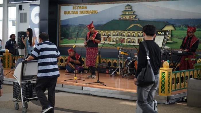 Suasana para penumpang di Bandara Kualanamu. (Dok Kualanamu)