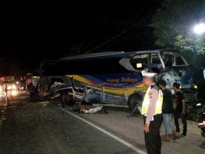 Tabrakan Beruntun Dua Bus Sumber Group dan Truk Terjadi di Ngawi