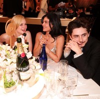 Ini merupakan kali kedua secara berturut-turut Timothee dan Kylie menghadiri Golden Globes. Tahun lalu, mereka juga mencuri perhatian dengan penampilan serba hitam. Foto: Christopher Polk/GG2025/Penske Media via Getty Images