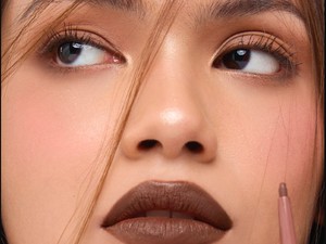 5 Makeup Bernuansa Mocha Mousse yang Jadi Tren Warna di 2025
