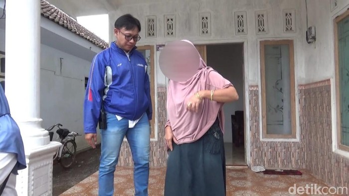 Ibu rumah di tangga di Lumajang ditangkap setelah dilaporkan membeli sembako dengan uang mainan