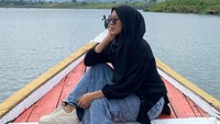 bisa menikmati alam saat berada di perahu