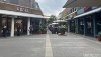 Beberapa restoran dan kafe menawarkan berbagai hidangan lezat yang membuatnya betah berlama-lama.  