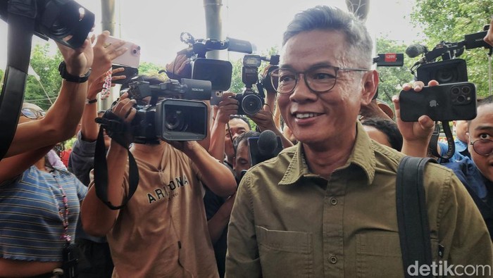 Wahyu Setiawan Diperiksa KPK Terkait Hasto Kristiyanto Mantan Komisioner KPU Wahyu Setiawan diperiksa KPK. Ia diperiksa sebagai saksi untuk tersangka Hasto Kristiyanto.
