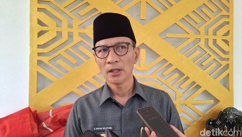 Wali Kota Mataram Mohan Roliskana di Pendopo Wali Kota Mataram, Senin (6/1/2025). (Nathea Citra/detikBali)
