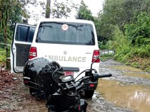 Dramatis! Warga Sukabumi Melahirkan di Ambulans Akibat Jalan Rusak